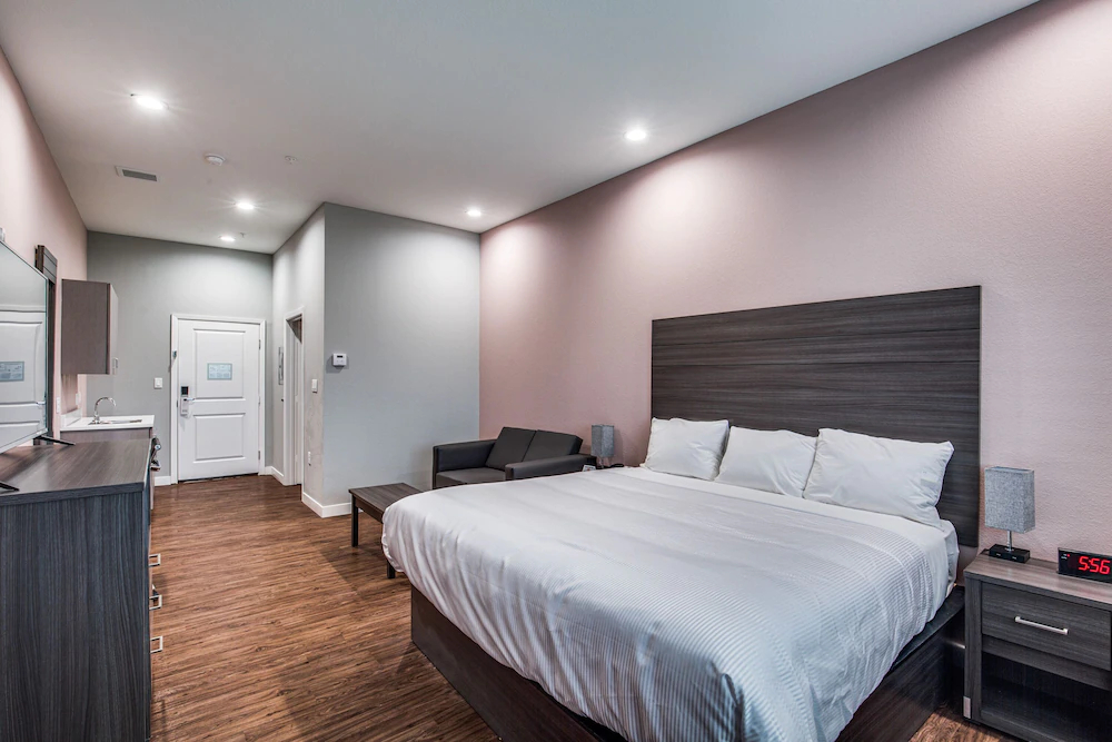 Scottish Inn & Suites