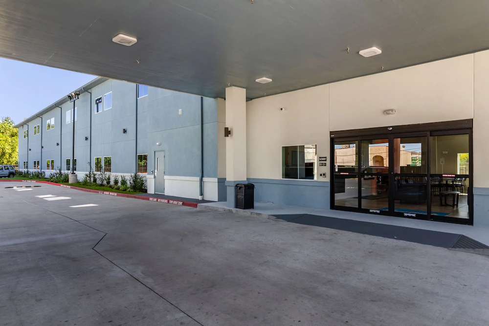 Scottish Inn & Suites