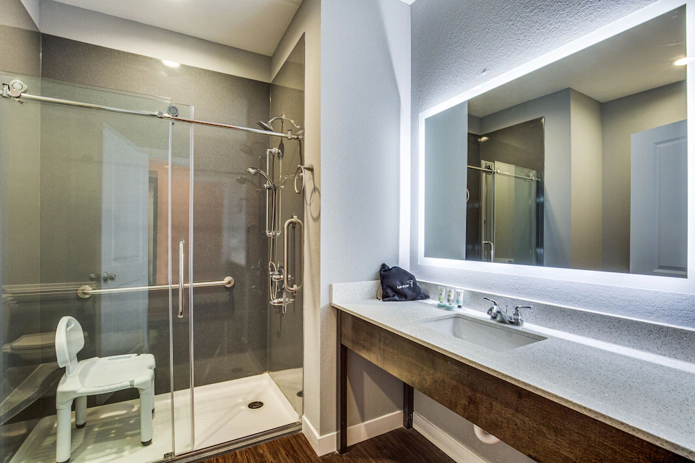 Scottish Inn & Suites