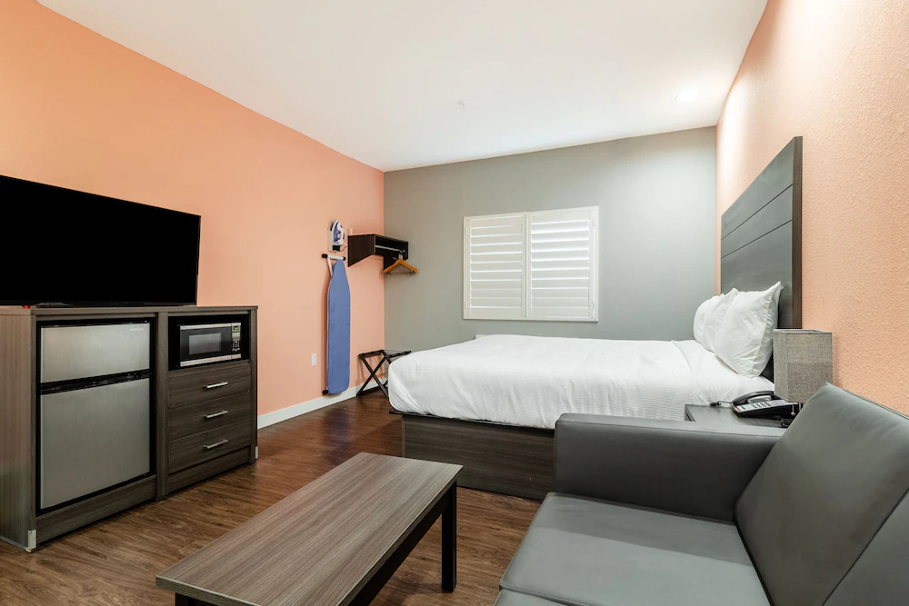 Scottish Inn & Suites
