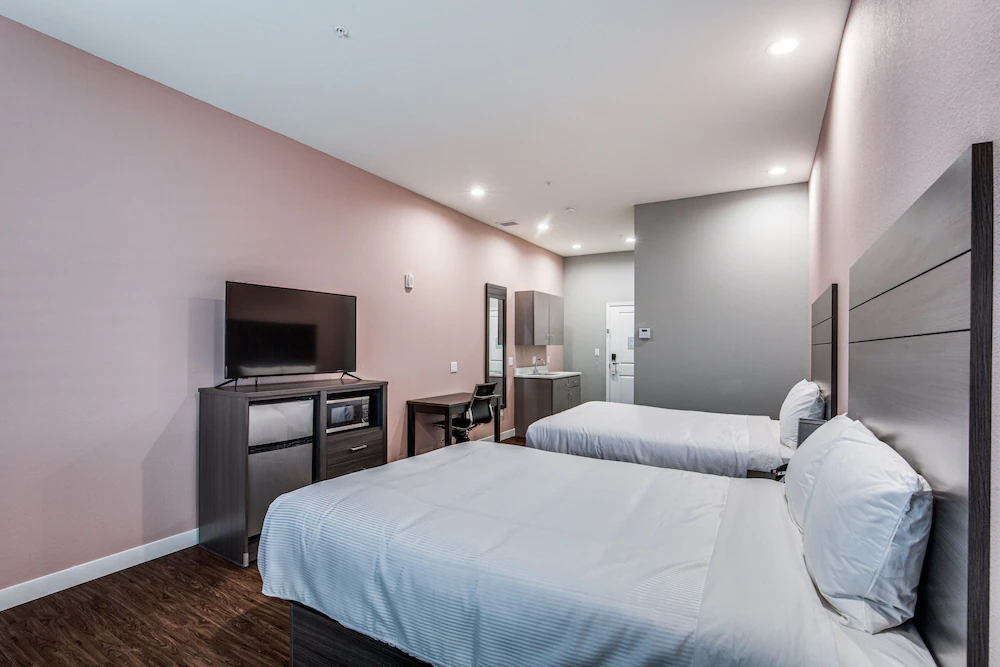 Scottish Inn & Suites