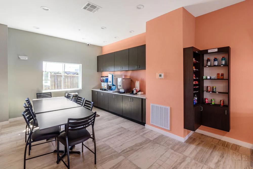 Scottish Inn & Suites