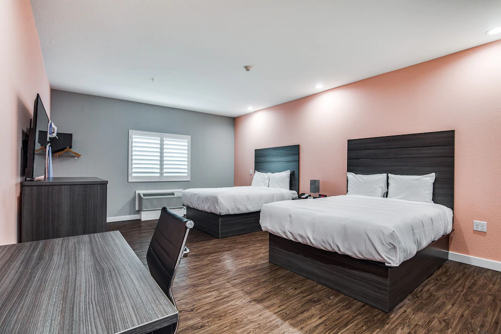 Scottish Inn & Suites