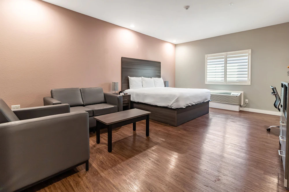 Scottish Inn & Suites