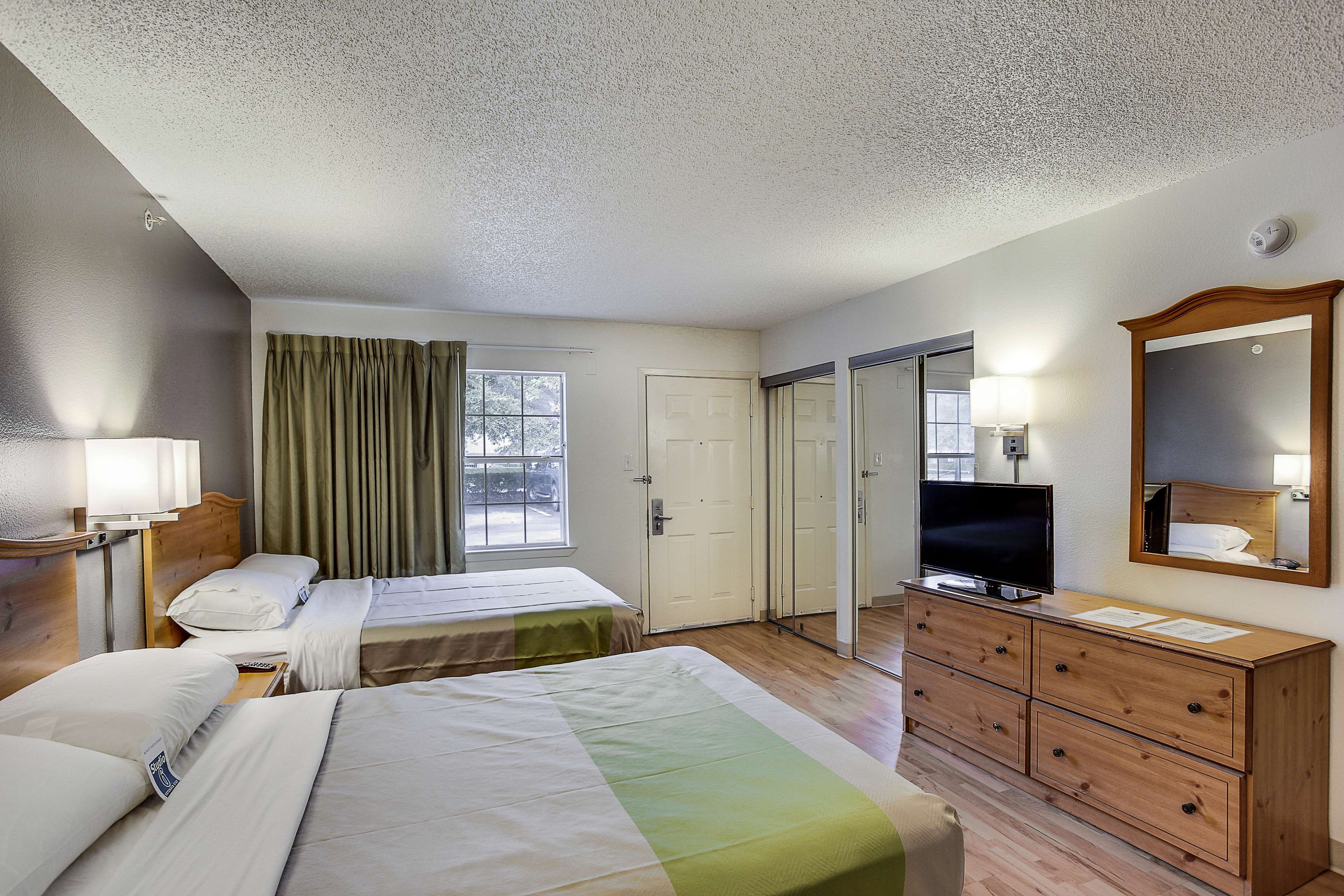 Studio 6 Houston West
