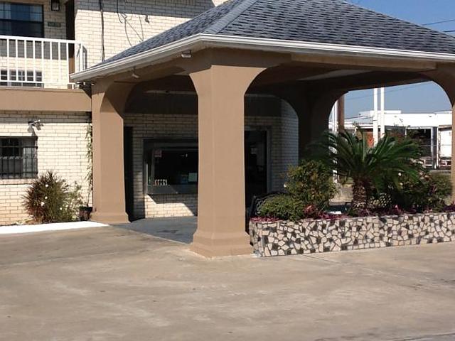 Summit Inn and Suites
