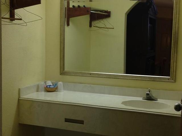 Summit Inn and Suites