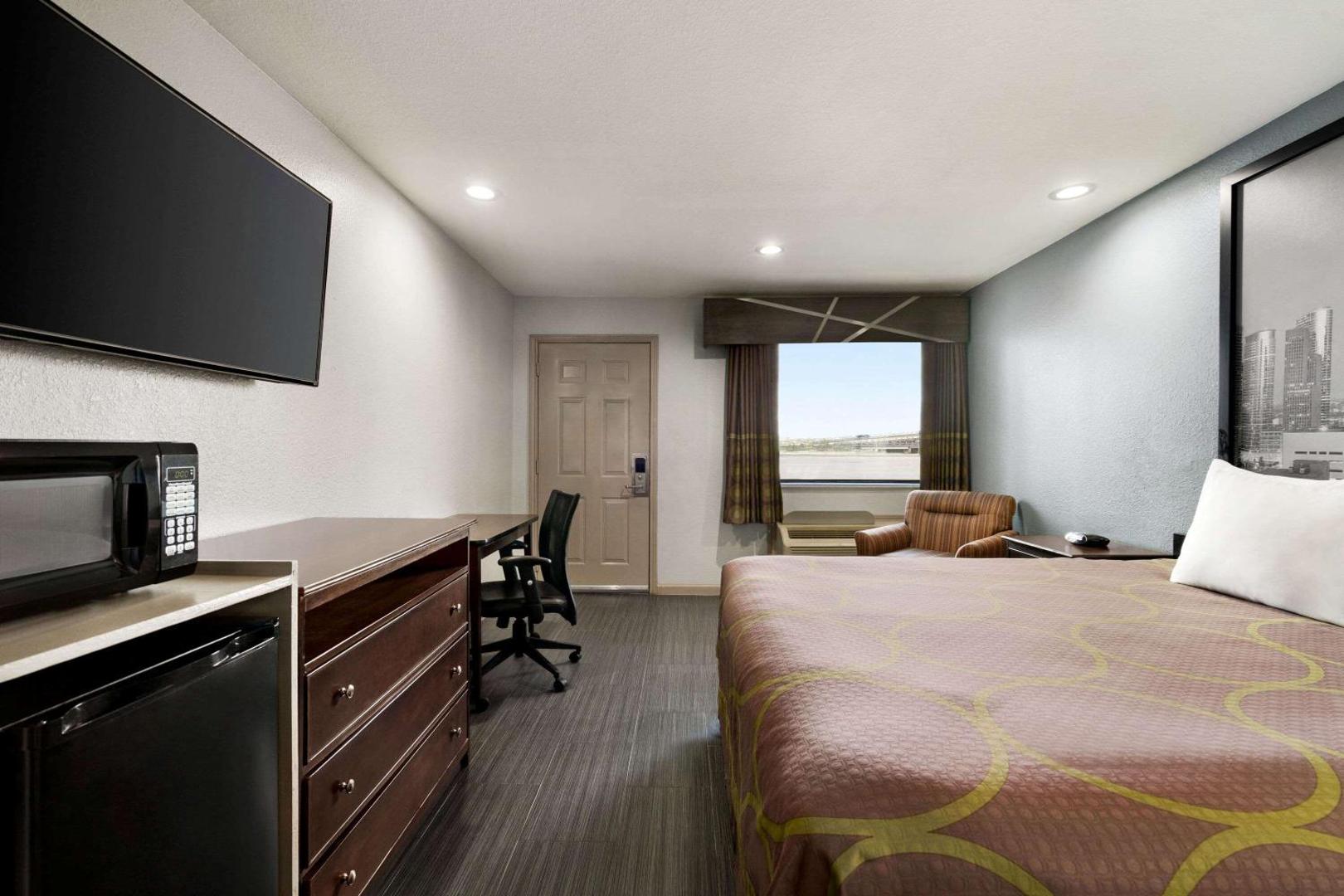 Crystal Inn By OYO Northeast Houston I-610