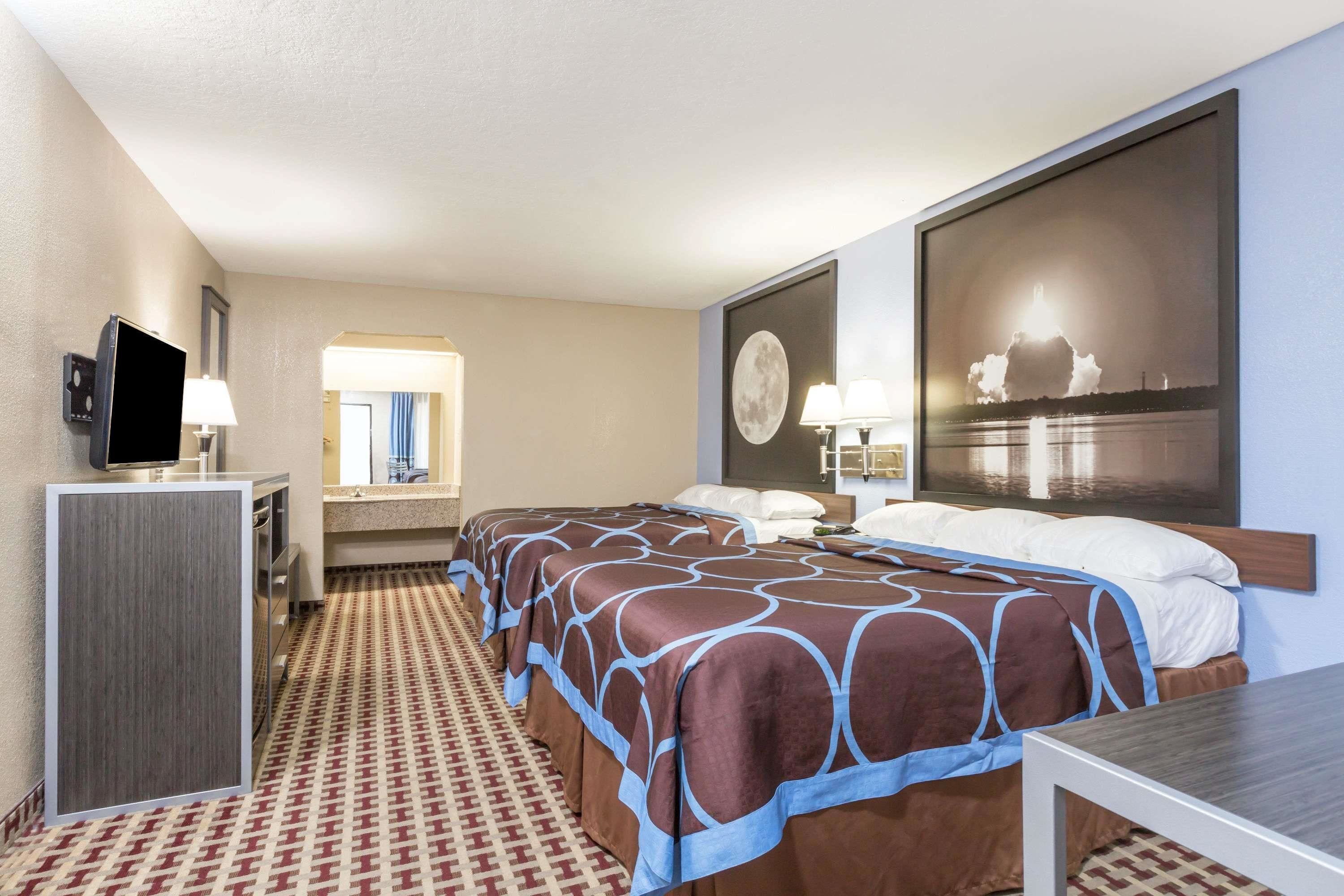Super 8 by Wyndham Houston/Webster/NASA