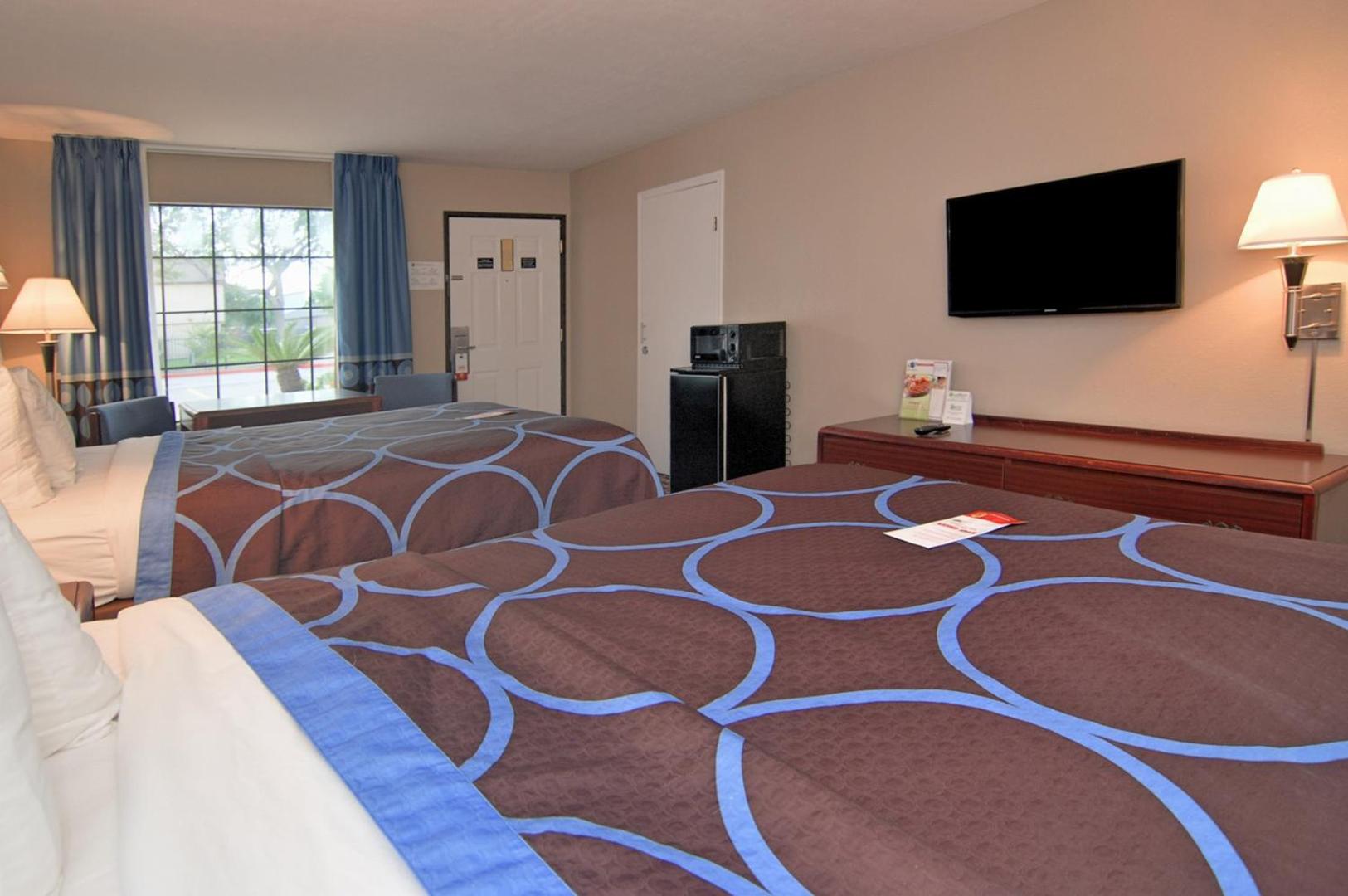 Super 8 by Wyndham Houston/Webster/NASA