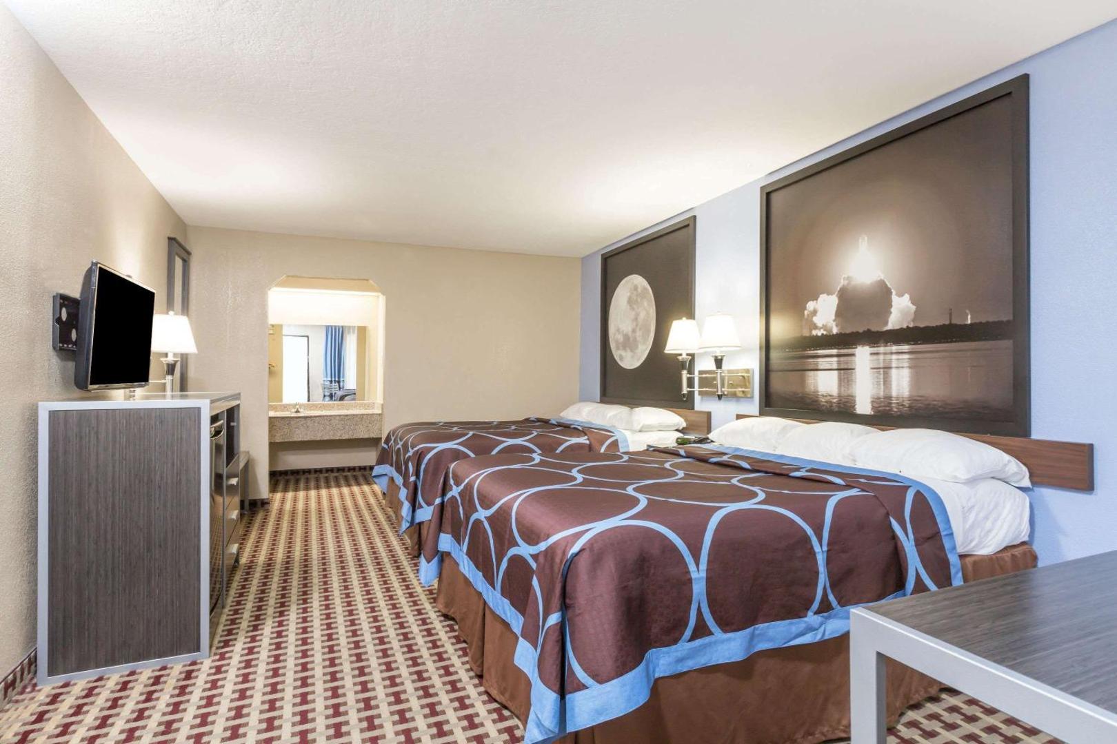 Super 8 by Wyndham Houston/Webster/NASA