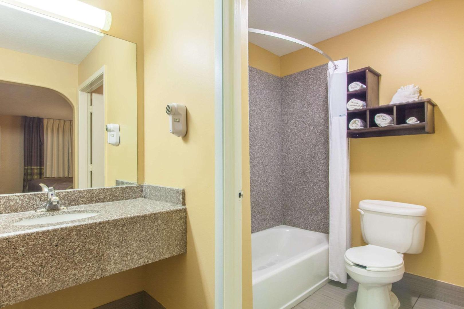 Super 8 by Wyndham Houston/Willowbrook/Hwy 249