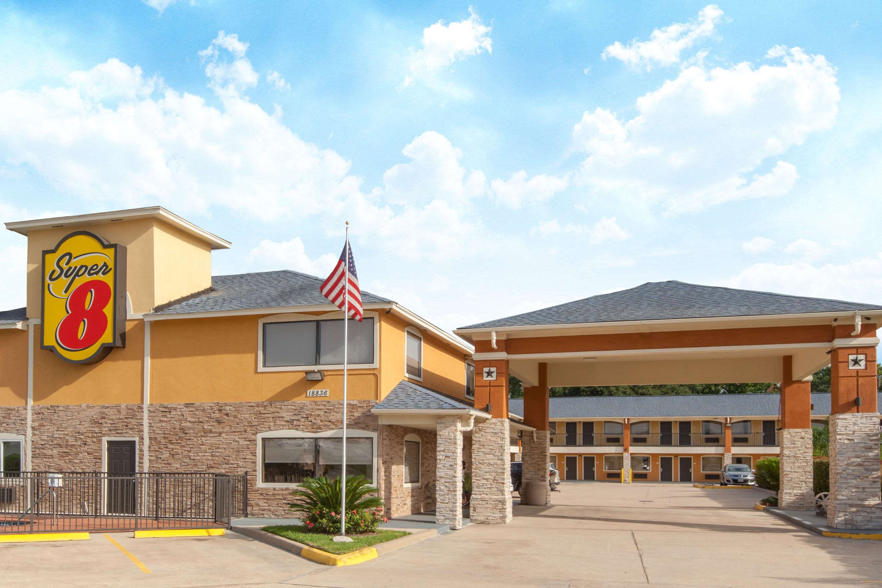Super 8 by Wyndham Houston/Willowbrook/Hwy 249