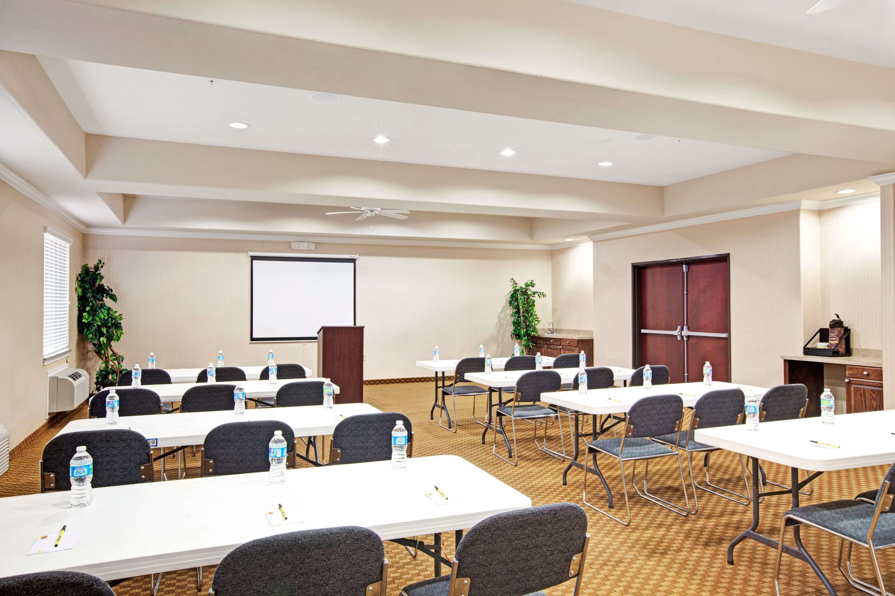 Super 8 by Wyndham IAH West/Greenspoint