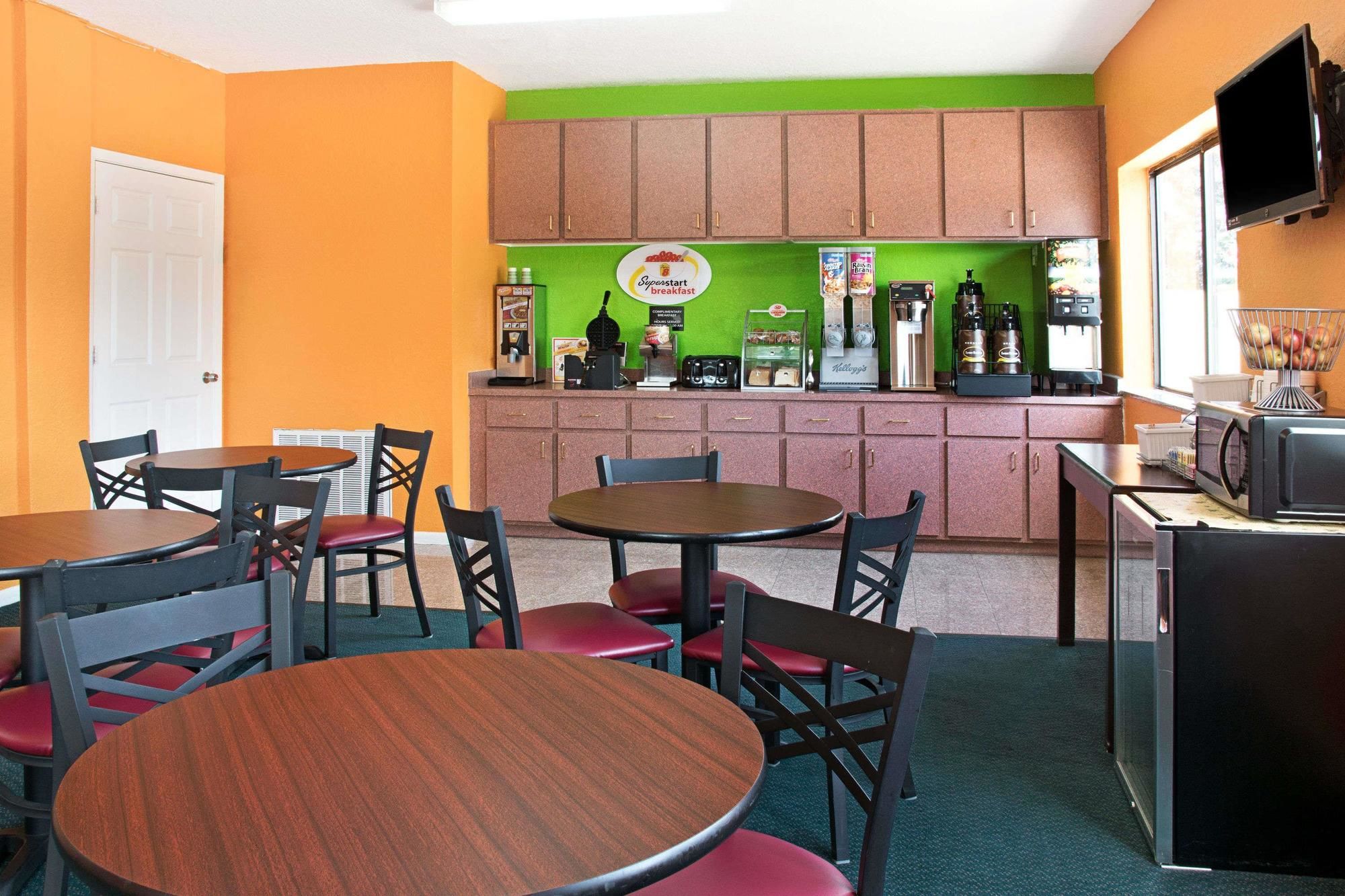 Super 8 by Wyndham Houston/Brookhollow NW