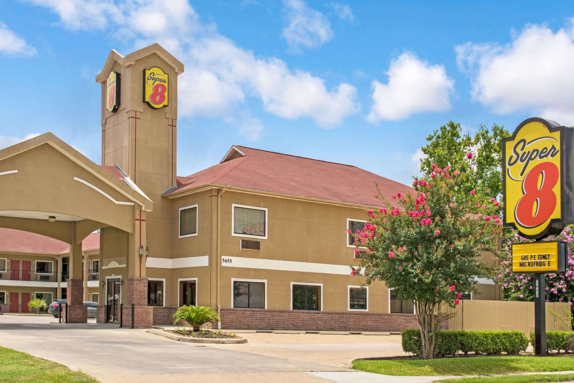 Super 8 by Wyndham Houston/Brookhollow NW