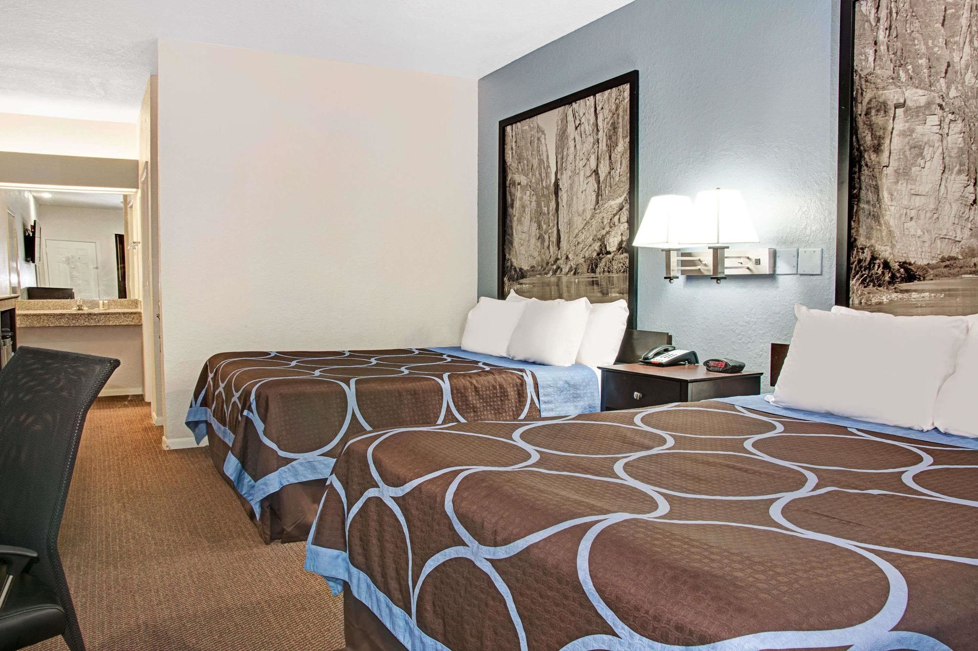 Super 8 by Wyndham Houston/Brookhollow NW