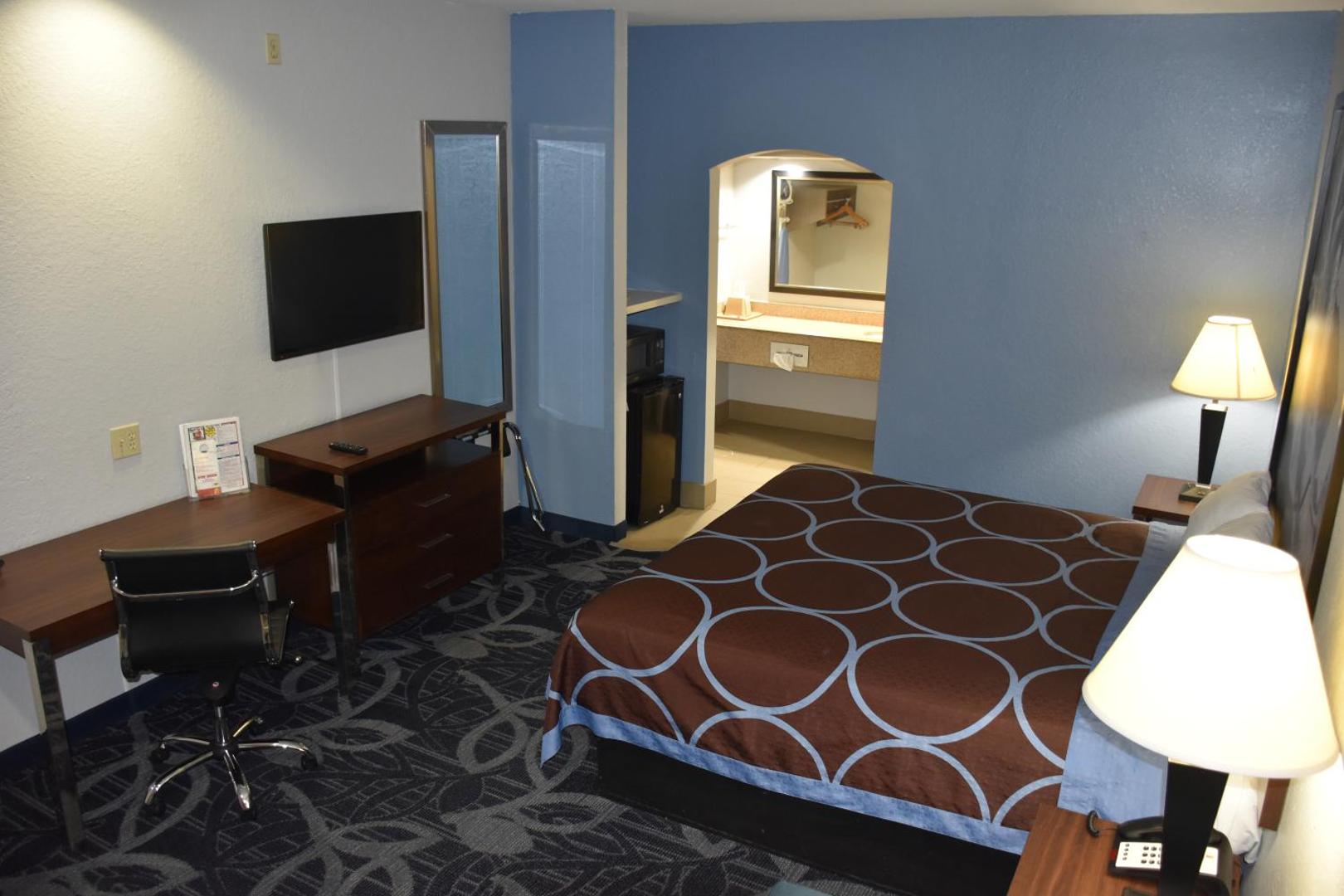 Super 8 by Wyndham Houston Hobby Airport South