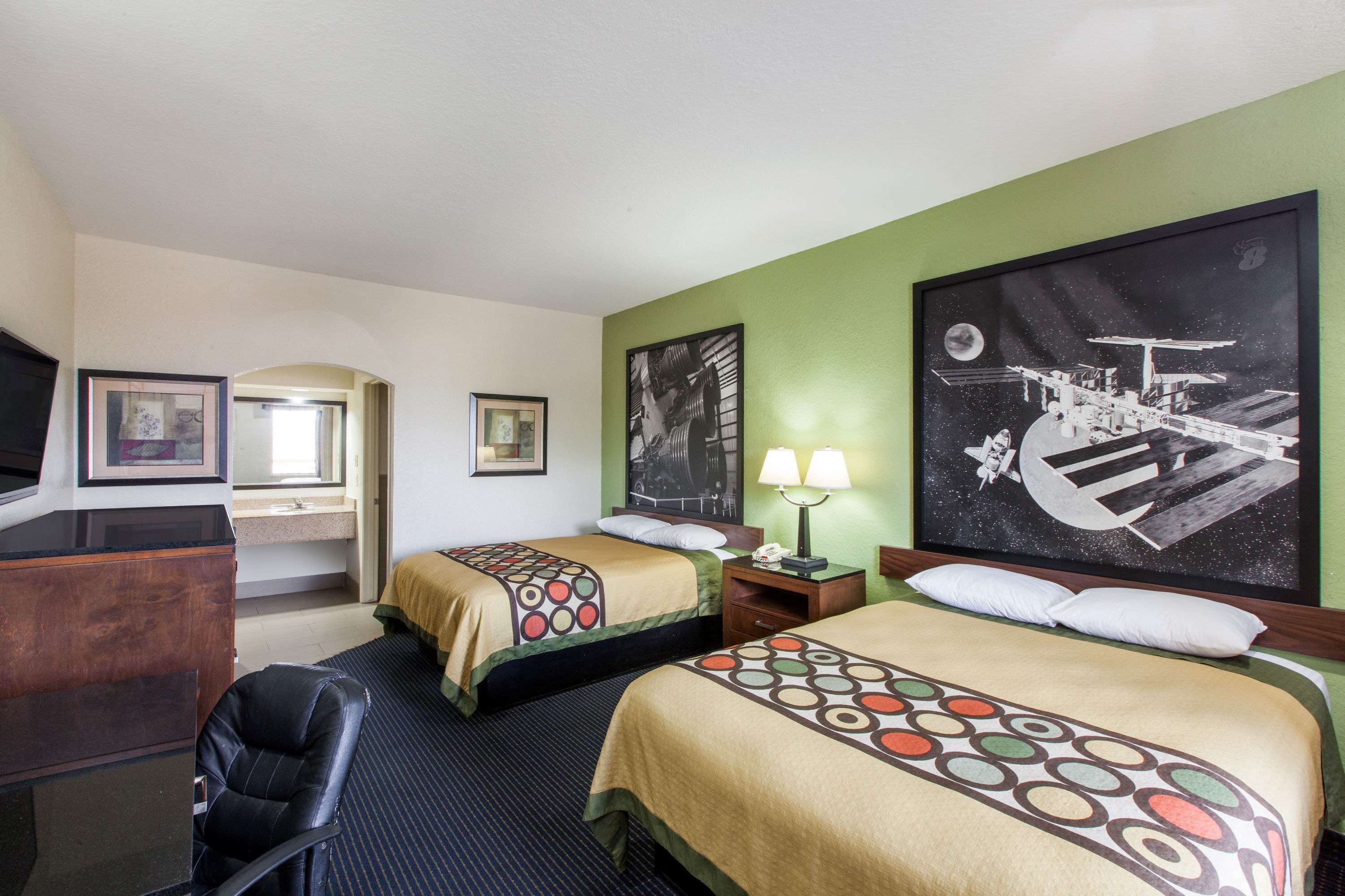 Super 8 by Wyndham Houston Hobby Airport South