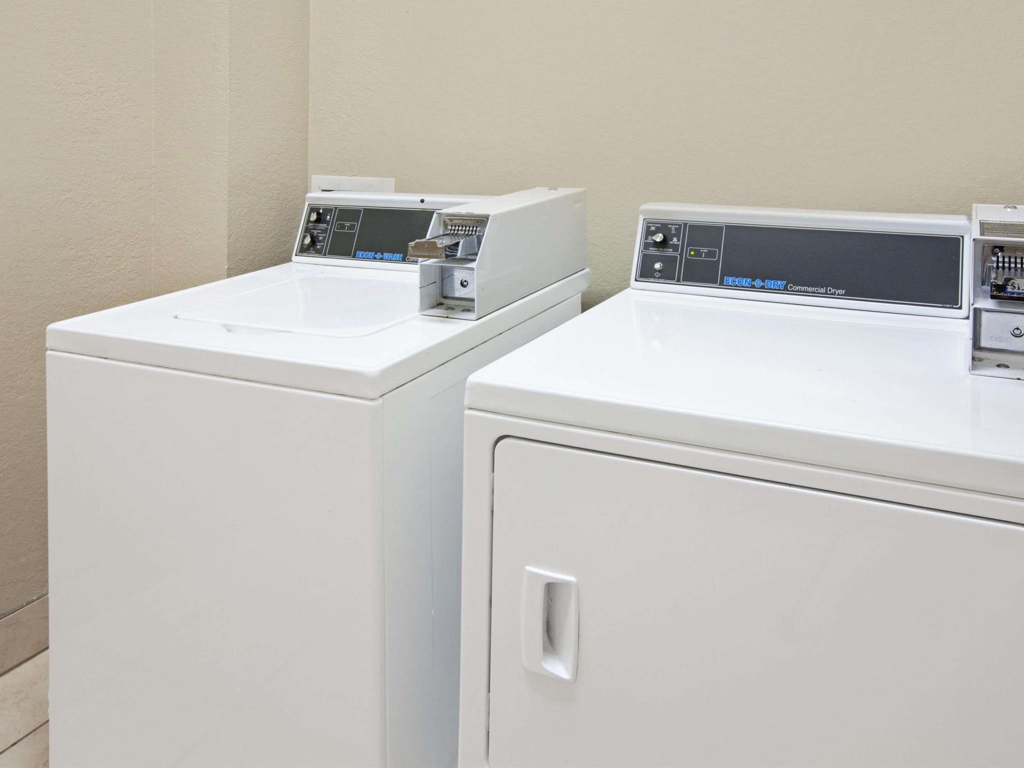Super 8 by Wyndham IAH West/Greenspoint