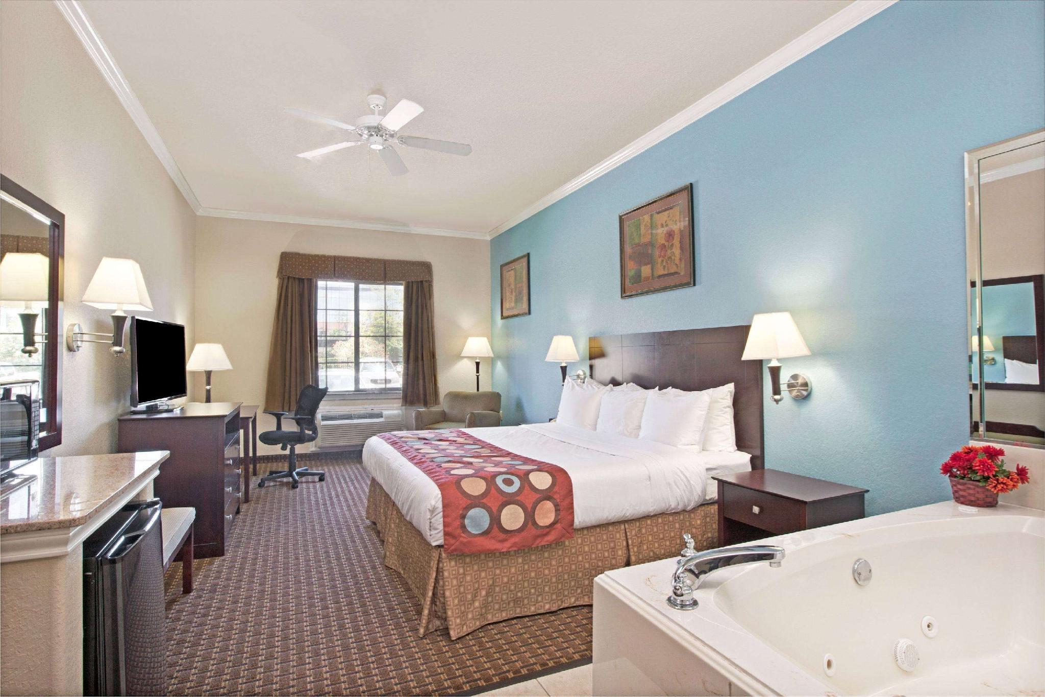 Super 8 by Wyndham IAH West/Greenspoint