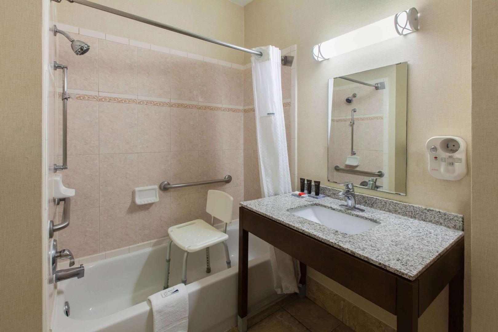 Wingate by Wyndham Houston / Willowbrook
