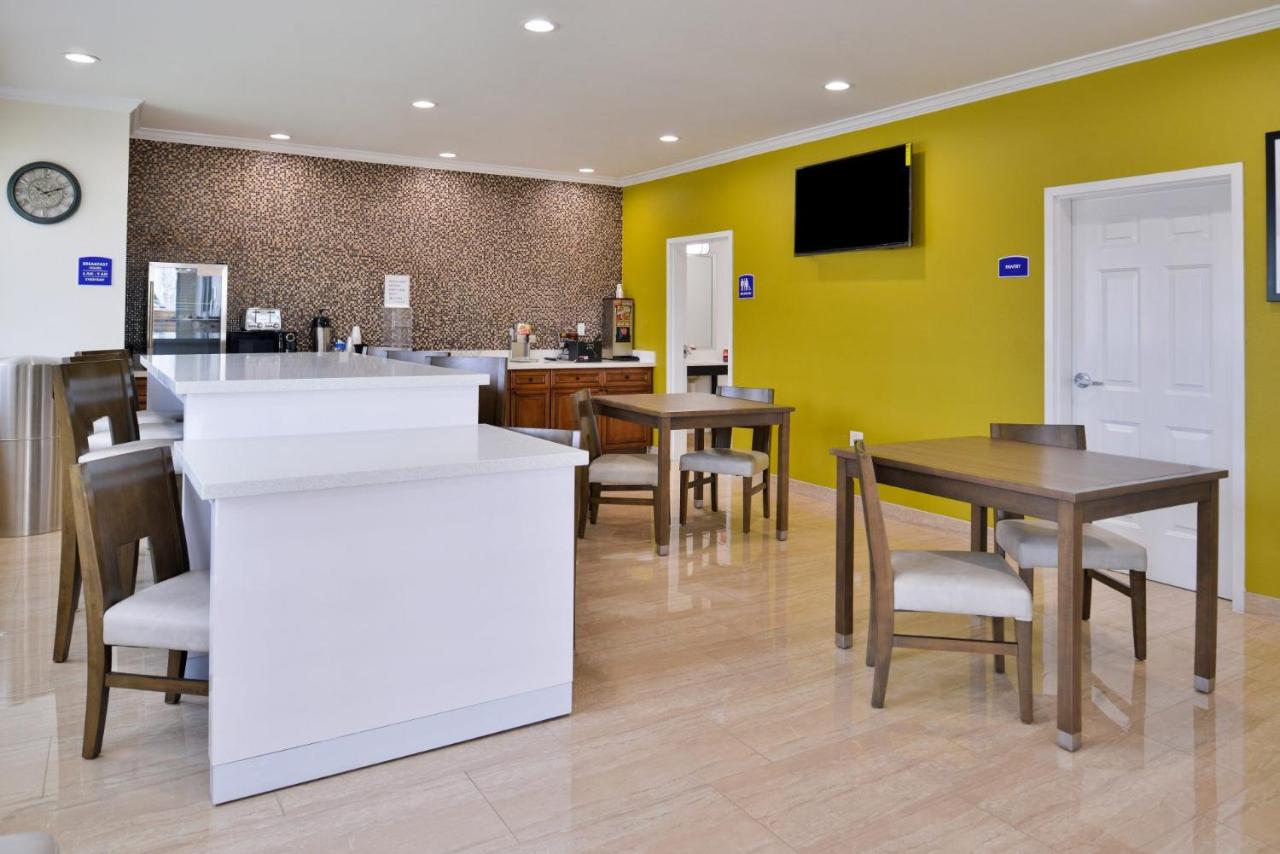 Americas Inn & Suites IAH North