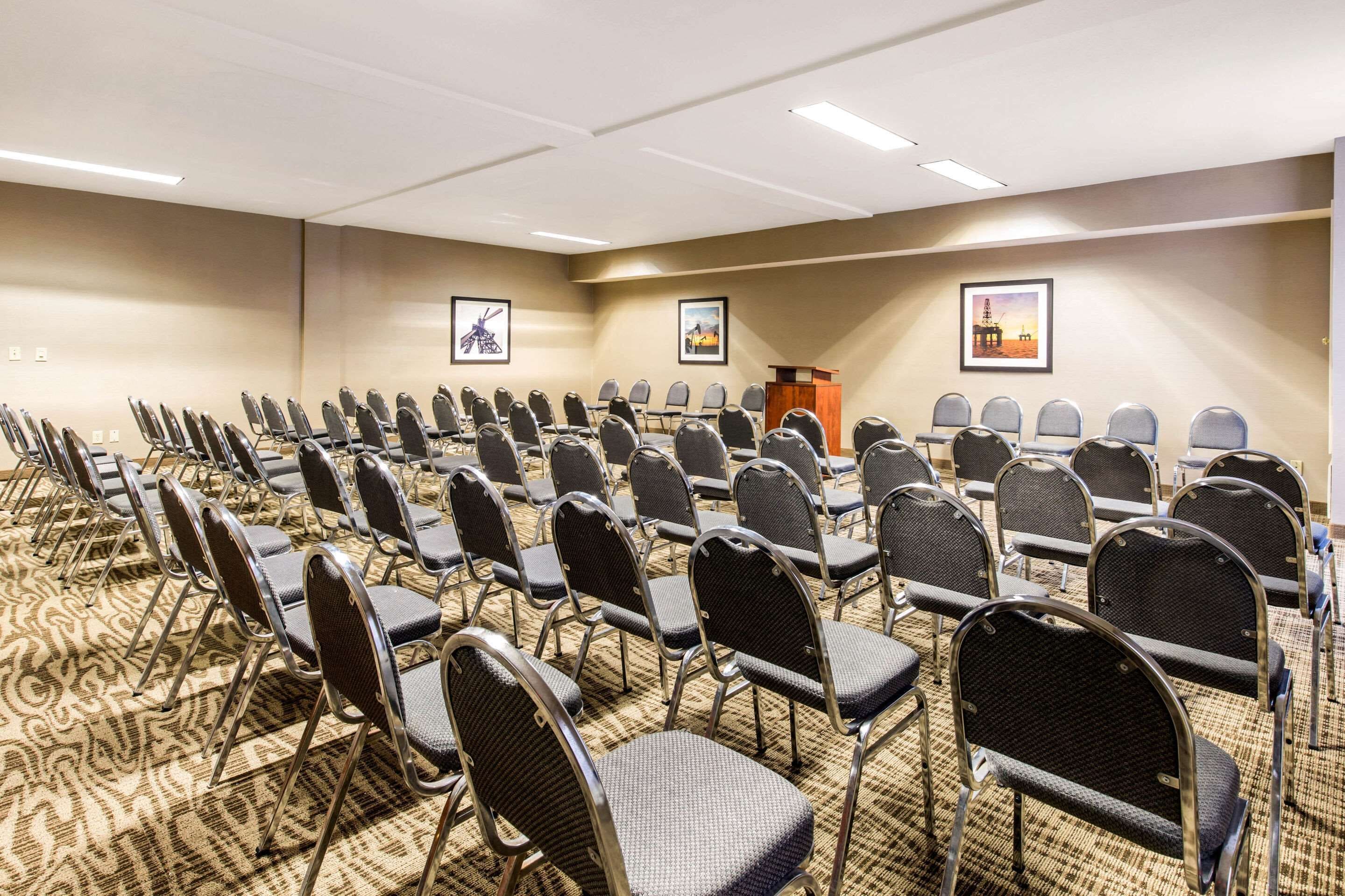 Comfort Inn & Suites IAH Bush Airport - East