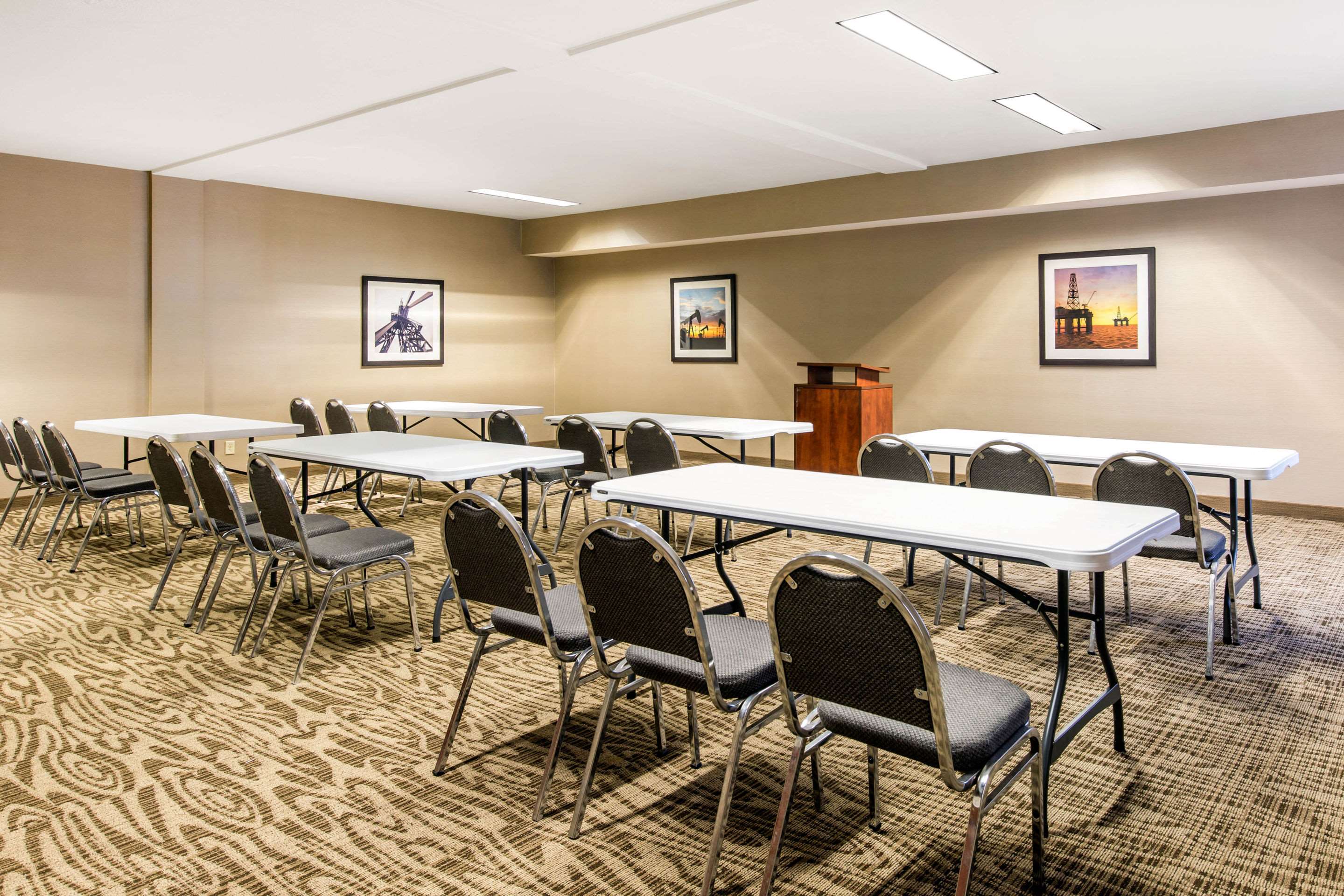 Comfort Inn & Suites IAH Bush Airport - East