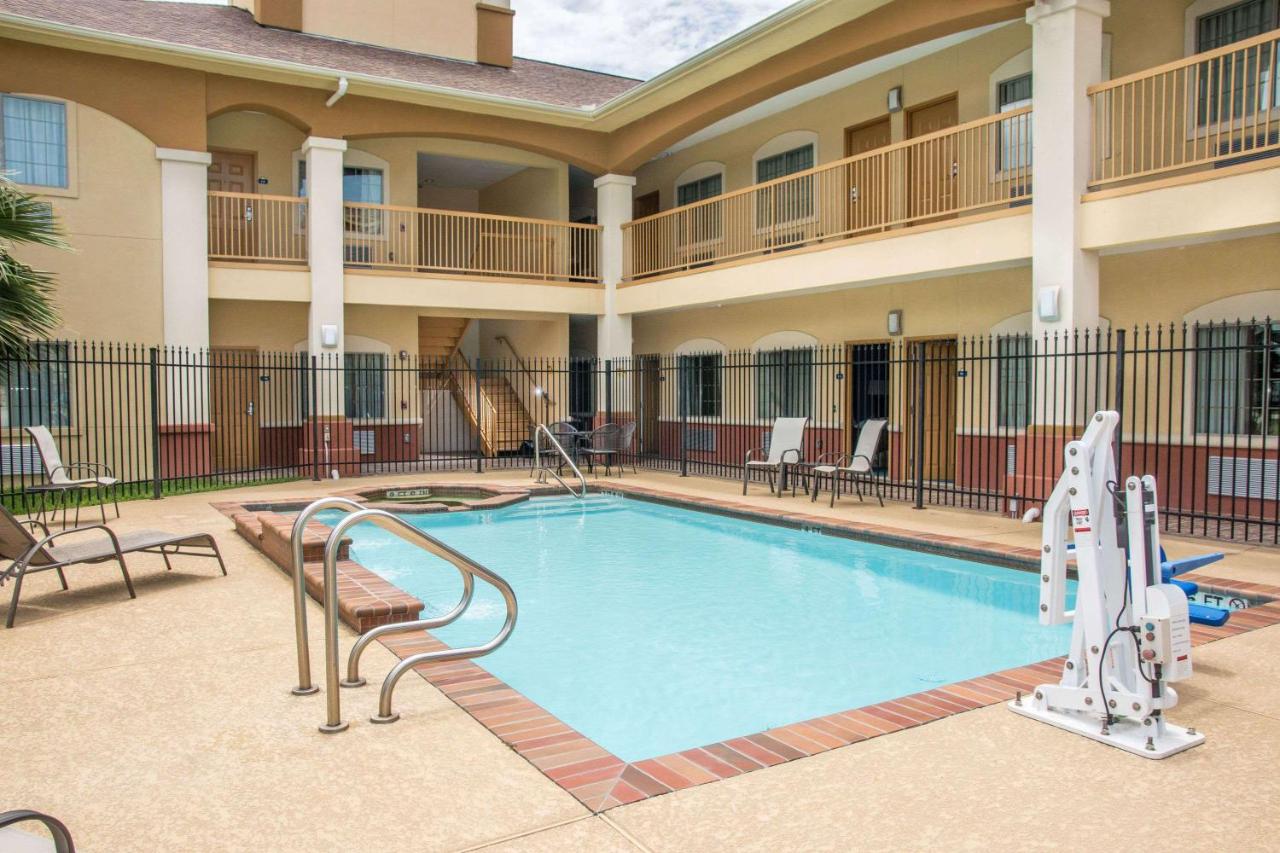 Days Inn by Wyndham Humble/Houston Intercontinental Airport