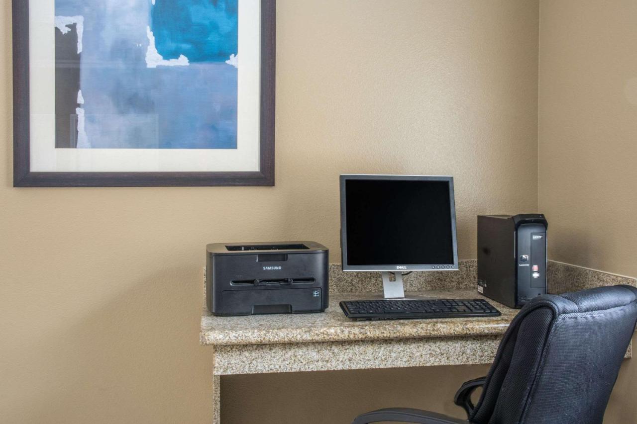 Days Inn by Wyndham Humble/Houston Intercontinental Airport