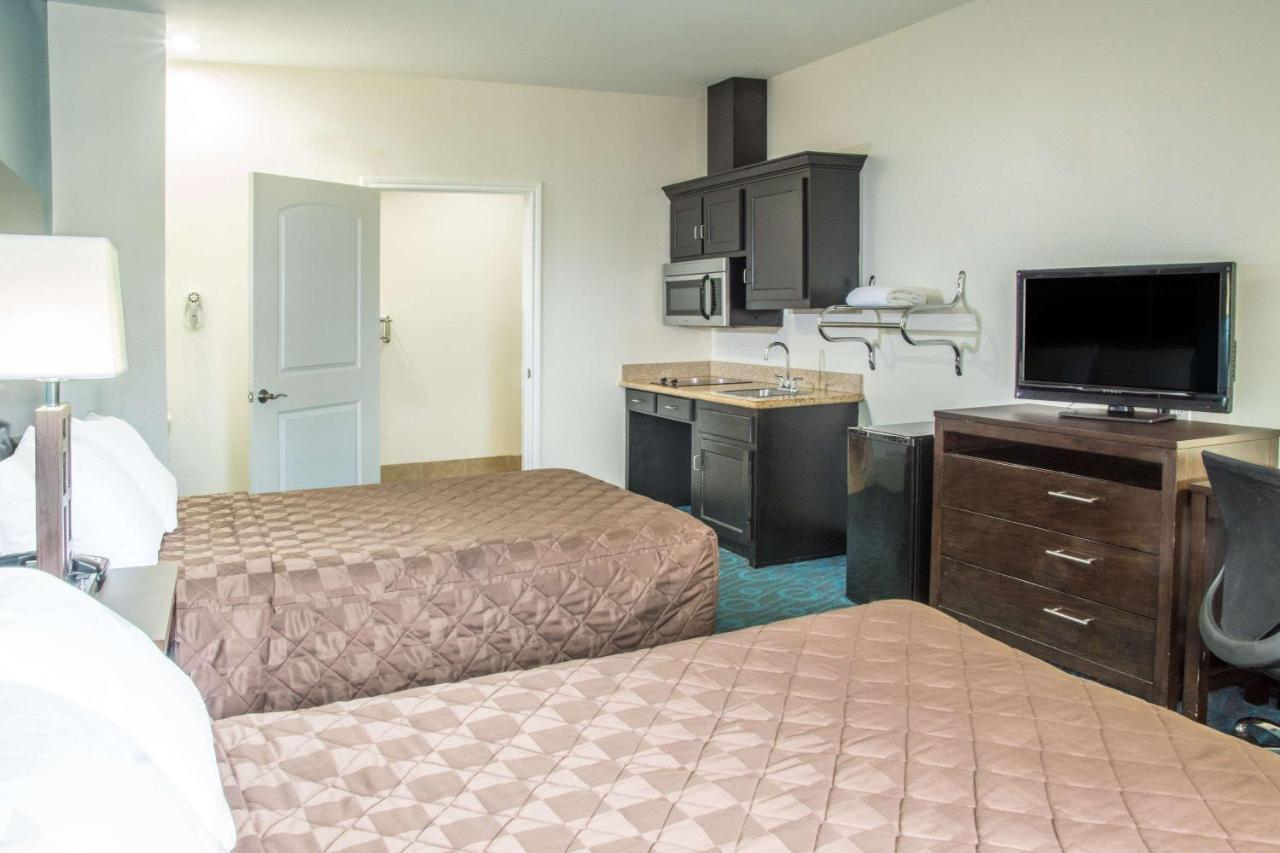 Days Inn by Wyndham Humble/Houston Intercontinental Airport