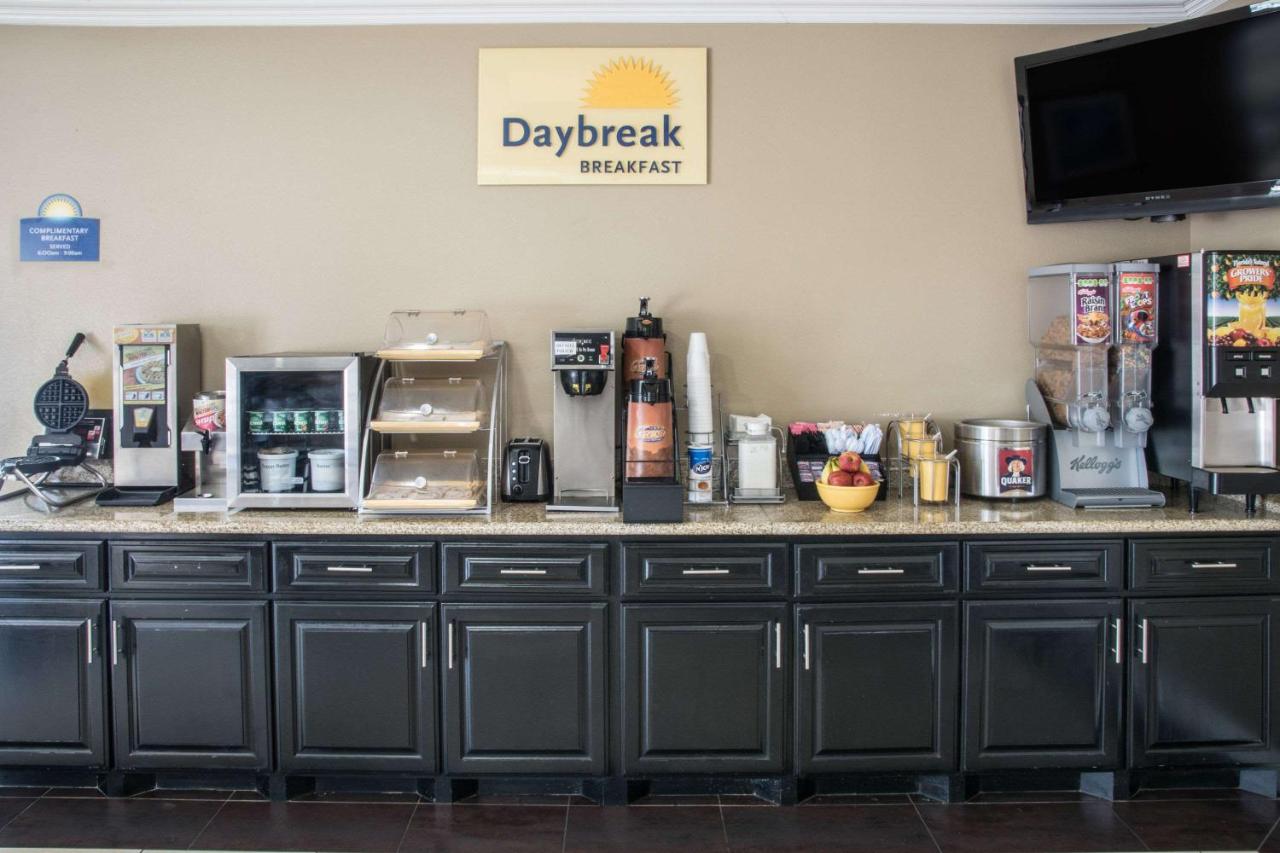 Days Inn by Wyndham Humble/Houston Intercontinental Airport