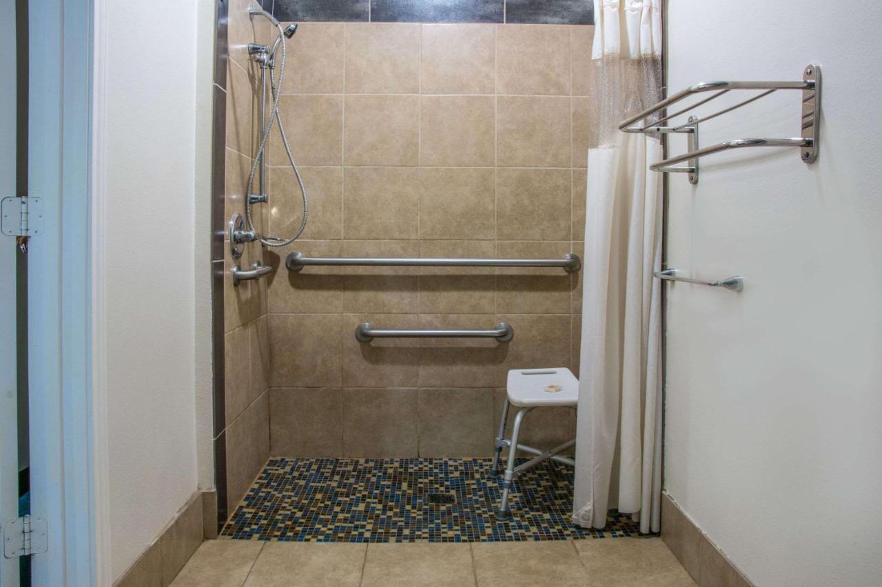 Days Inn by Wyndham Humble/Houston Intercontinental Airport