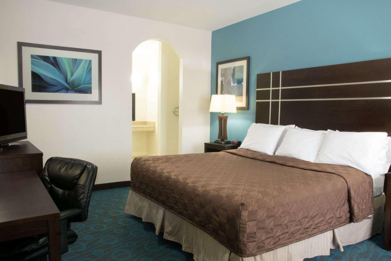 Days Inn by Wyndham Humble/Houston Intercontinental Airport