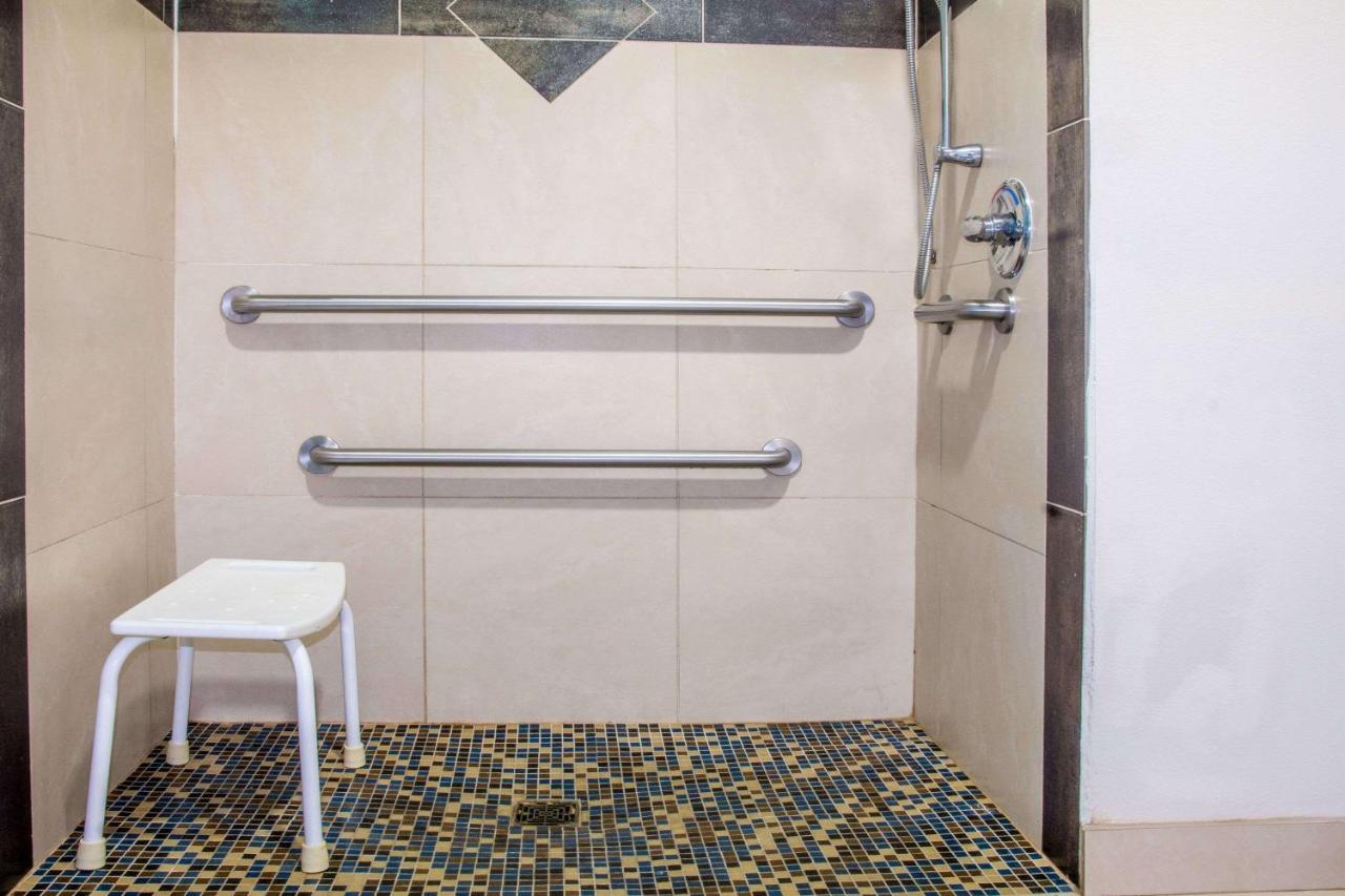 Days Inn by Wyndham Humble/Houston Intercontinental Airport
