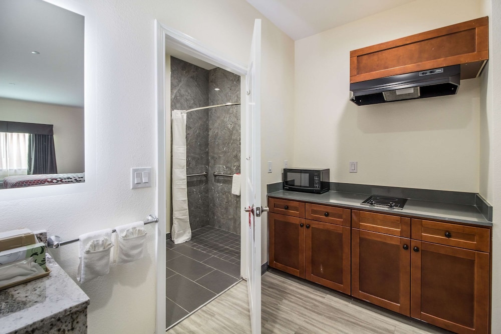 Econo Lodge Inn & Suites Humble Fm1960 - Iah Airport