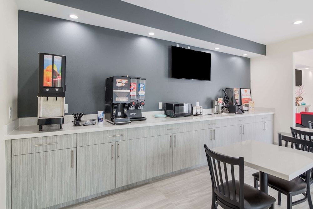 Econo Lodge Inn & Suites Humble Fm1960 - Iah Airport