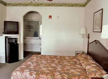 Super Stay Inn By OYO Humble IAH East