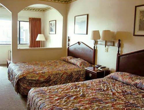 Super Stay Inn By OYO Humble IAH East