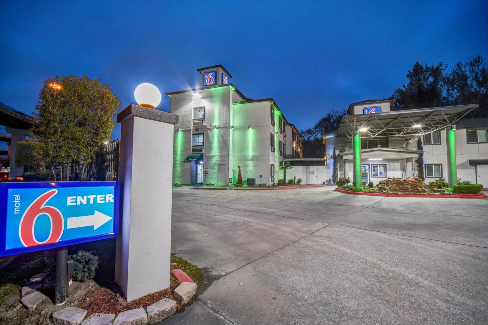 Motel 6 Humble, TX - Houston International Airport