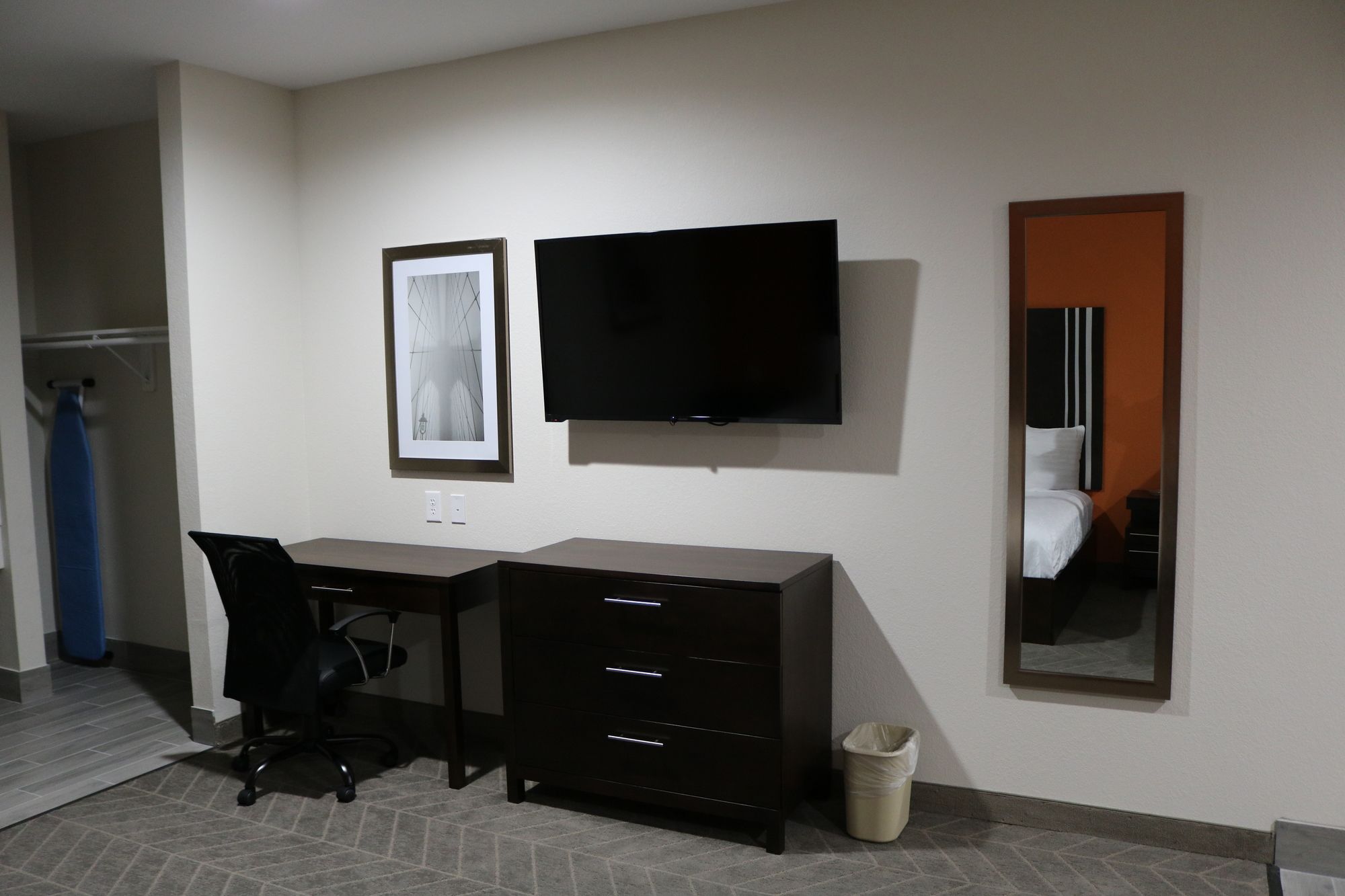Scottish Inn & Suites IAH Airport