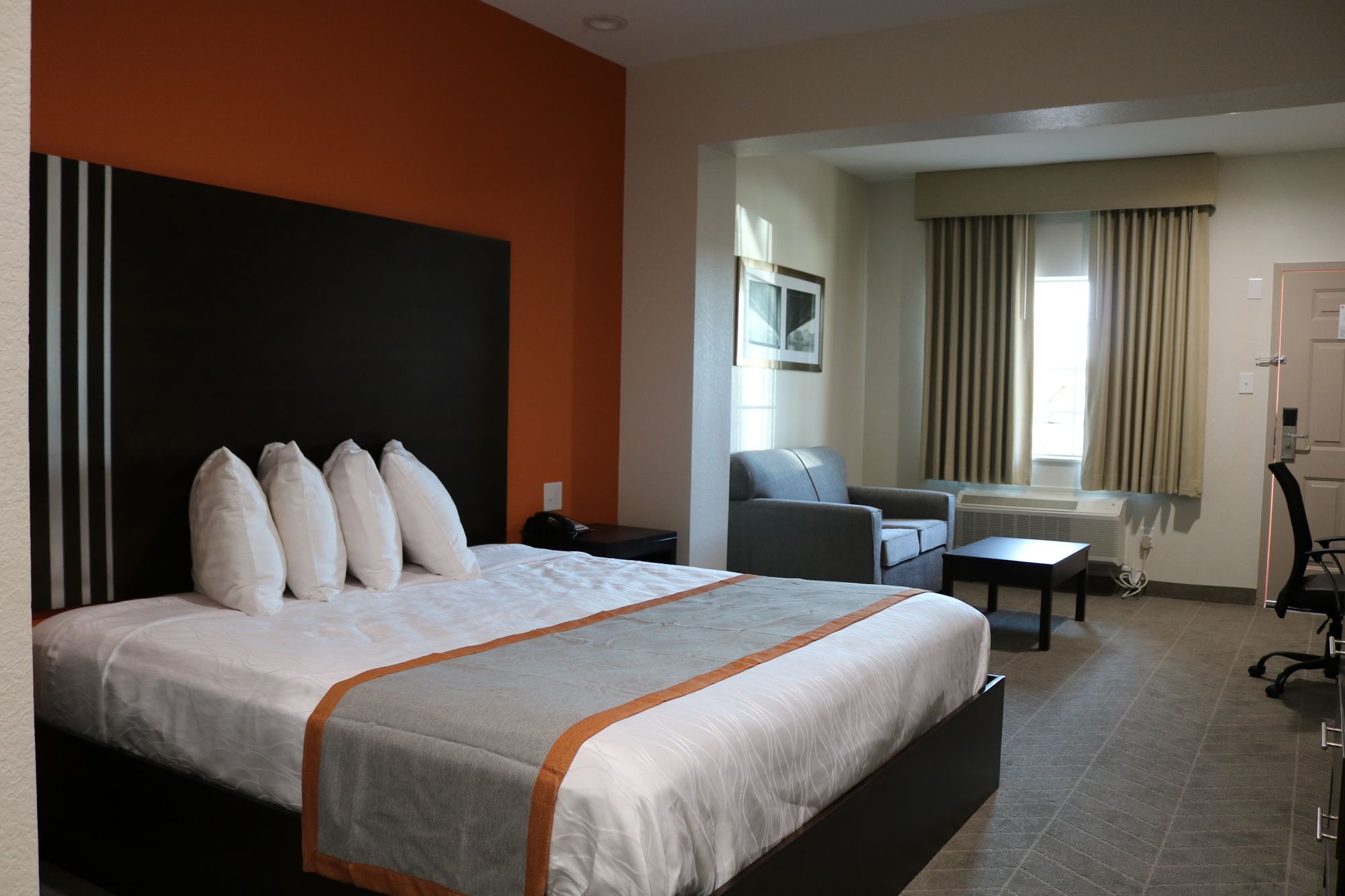 Scottish Inn & Suites IAH Airport