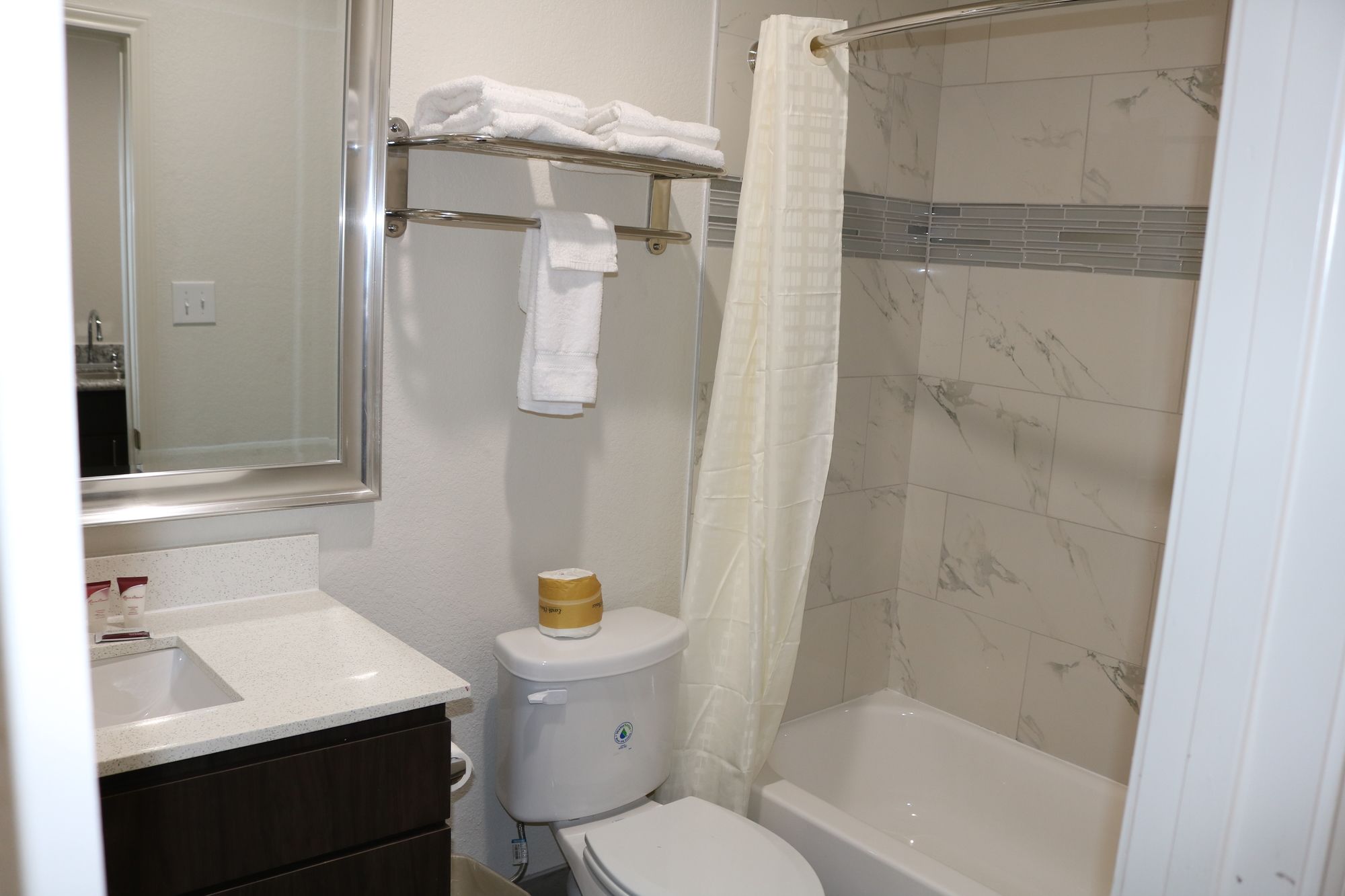 Scottish Inn & Suites IAH Airport