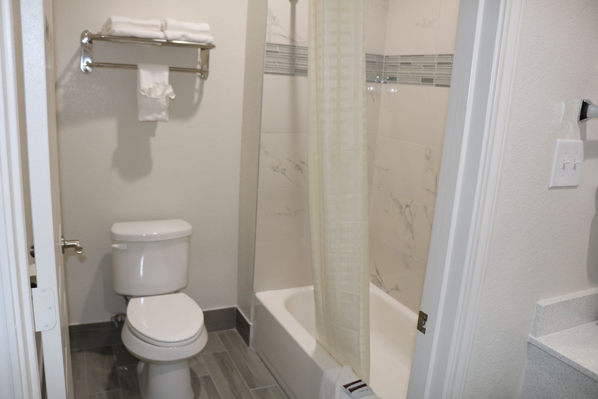 Scottish Inn & Suites IAH Airport