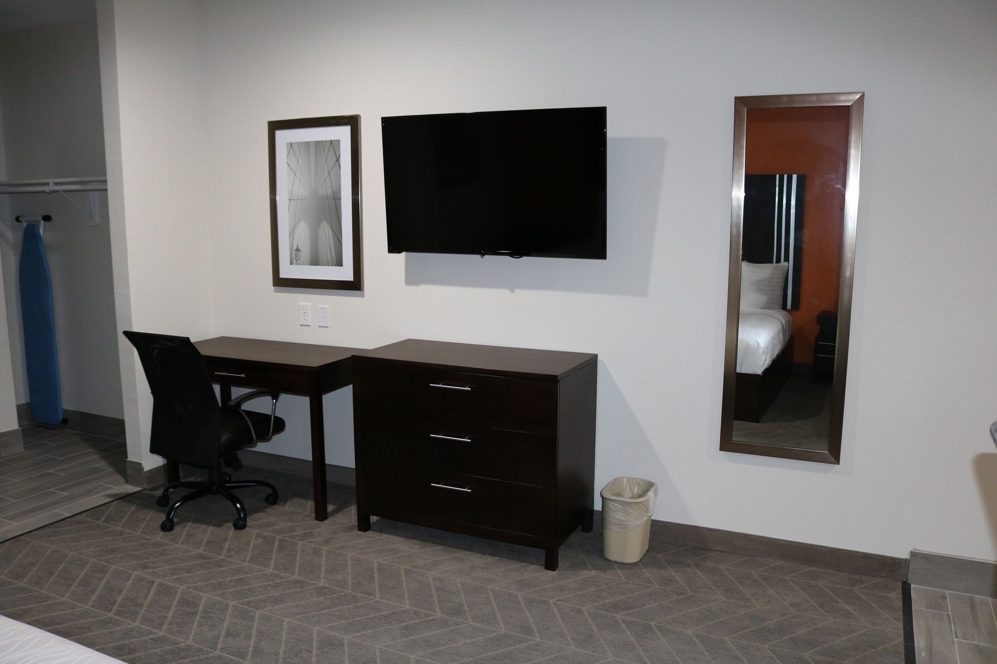 Scottish Inn & Suites IAH Airport