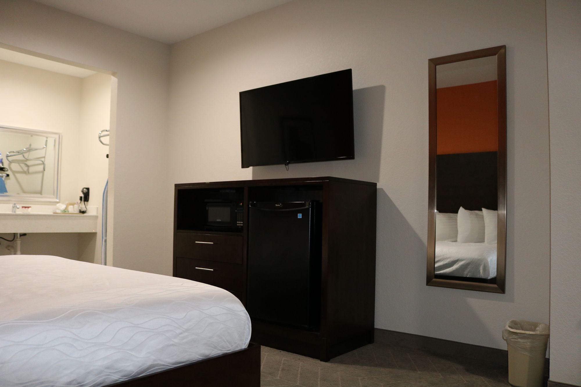 Scottish Inn & Suites IAH Airport