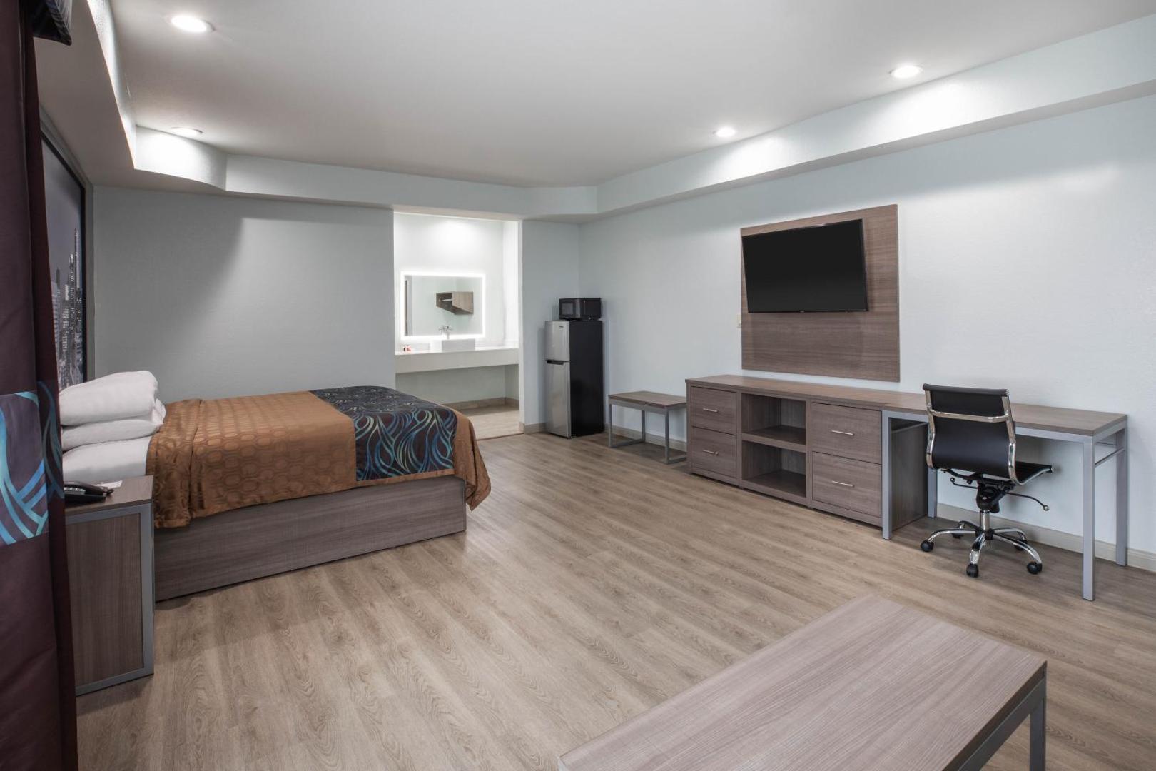 Super 8 by Wyndham Humble/Fallcreek/Houston