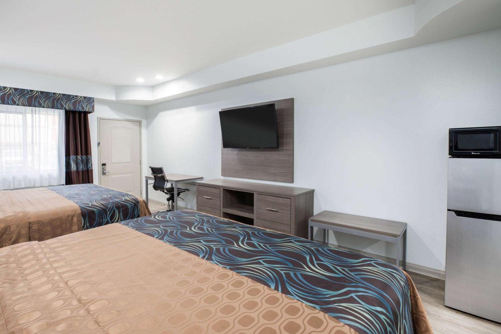 Super 8 by Wyndham Humble/Fallcreek/Houston