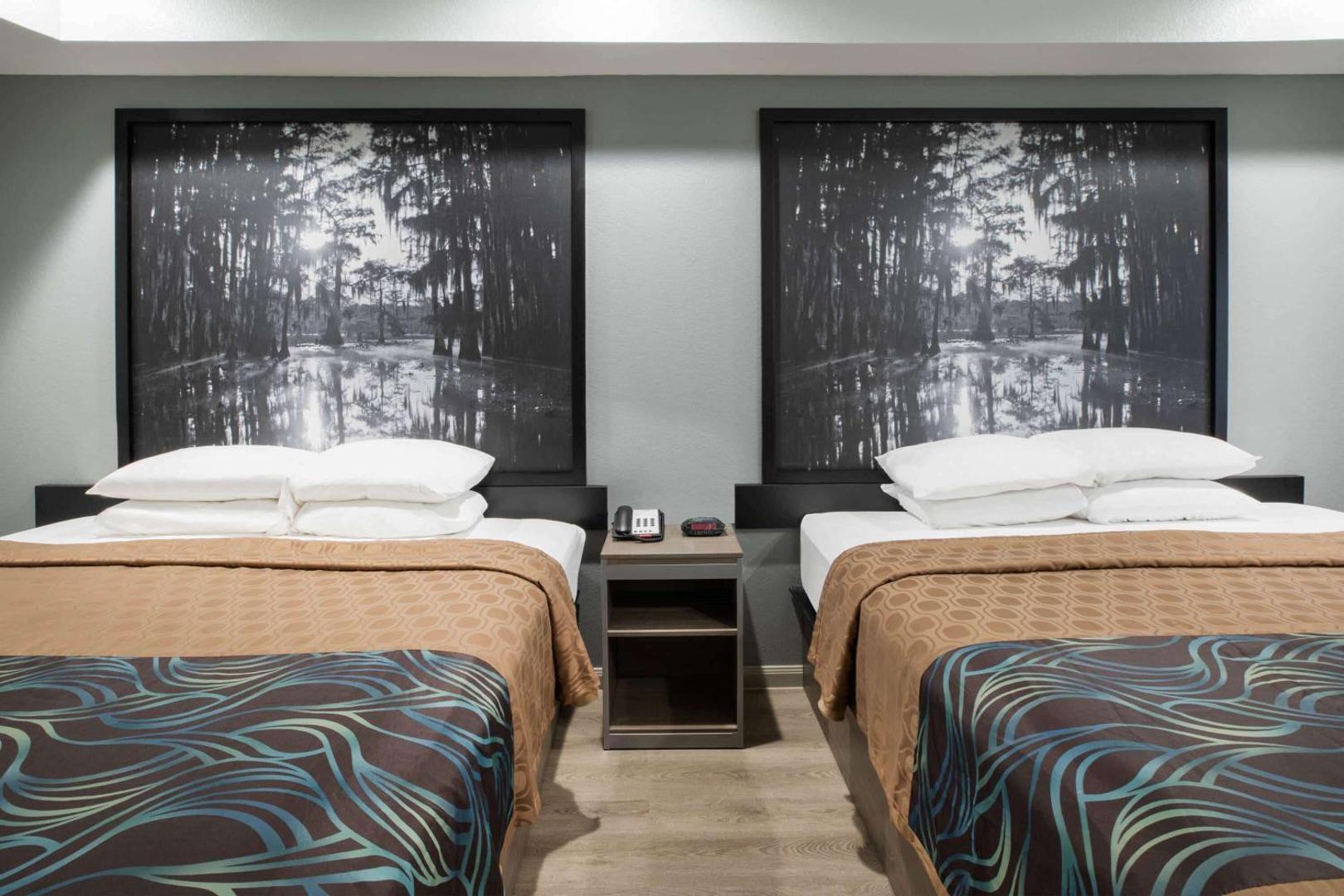 Super 8 by Wyndham Humble/Fallcreek/Houston